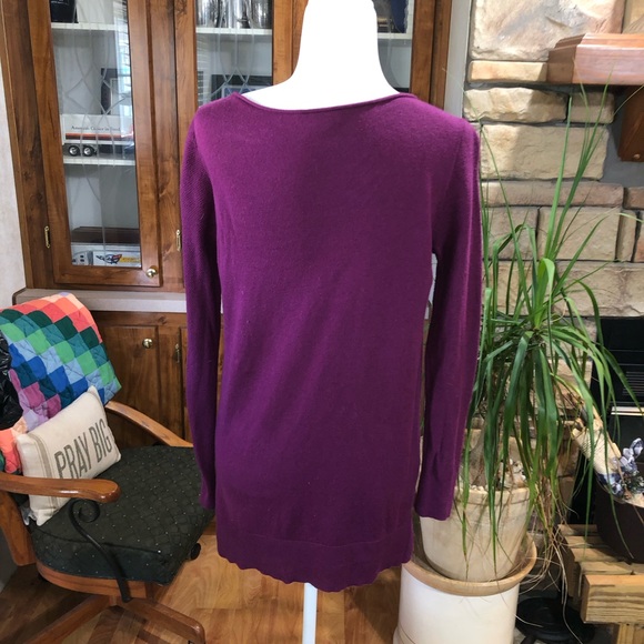 LOFT SIZE MEDIUM MAGENTA RAW NECK TUNIC LENGTH SWEATER TEXTURED SLEEVES LIKE NEW - Picture 4 of 4